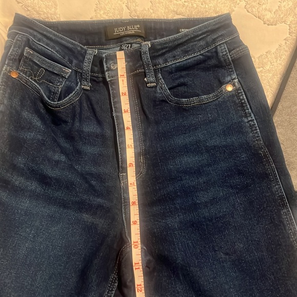Judy Blue 5/27. High waist, cropped leg with frayed ends and side slit. - Picture 7 of 8